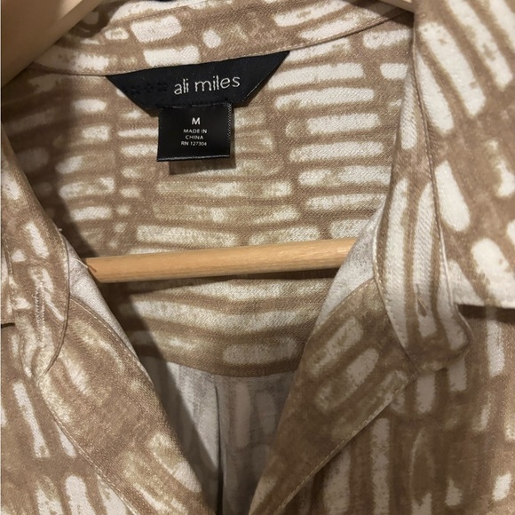Ali Miles Beige Patterned Button-Down Shirt - Picture 5 of 5